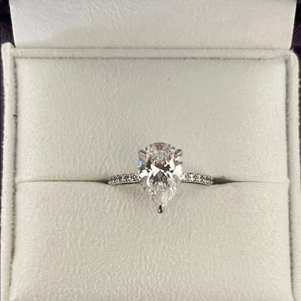 Elegant Silver Teardrop Ring